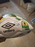 Bola futebol CAF Umbro autografada
