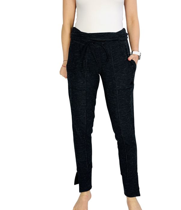 Czarne spodnie z prostą nogawką XL 42