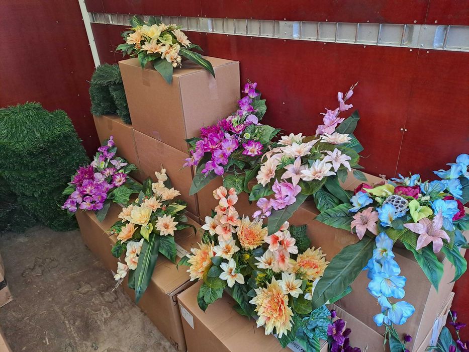 Stroiki na drewnie  wiązanki kompozycja  na grób cmentarz