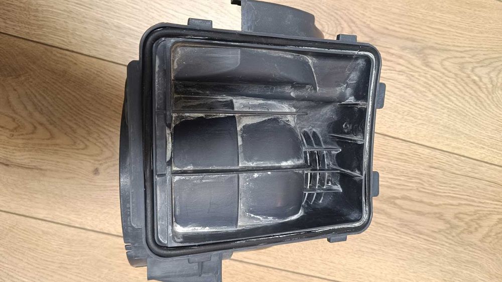 Продам корпус кожух на двигатель пылесоса Philips FC8761, б/у