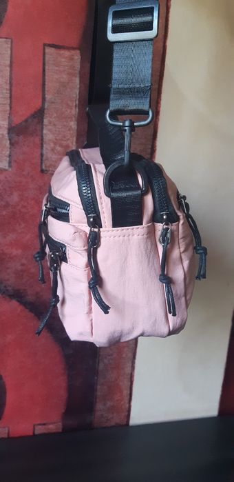 Стильна  нейлонова рожева  сумочка.