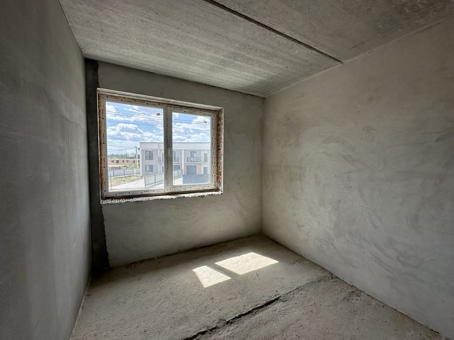 Таунхаус 140м2 з великим балконом і двома терасами на даху Крихівці