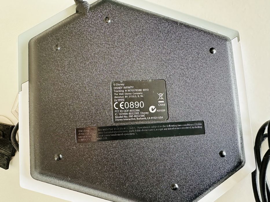 Pack Infinity Disney jogo Wii + portal + 5 peças