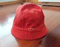 Chapéu vermelho com elástico