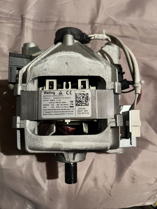 Мотор стиральной машинки  Indesit.