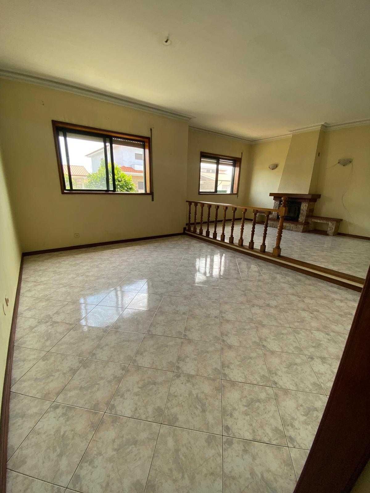 Moradia à venda em Vermoim - Maia