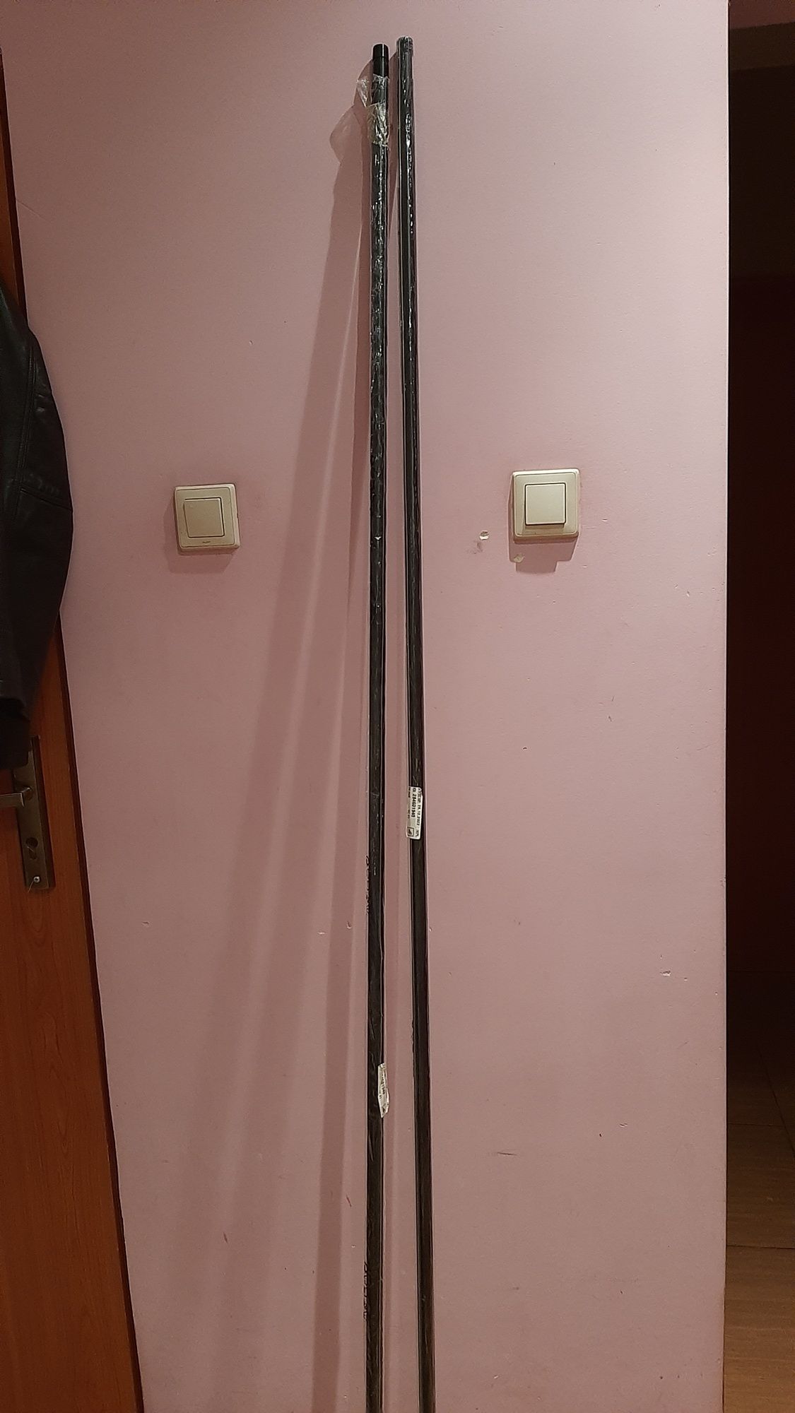 Karnisz czarny 210-385