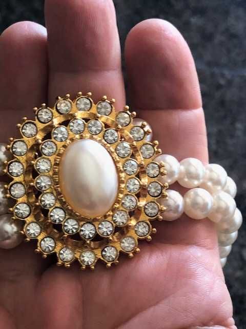 Conjunto de colar e brincos em pérolas tipo majórica e brilhantes