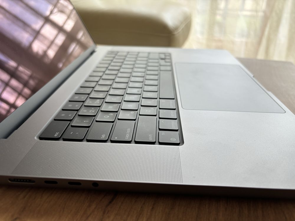 Продам ноутбук Apple MacBook Pro M1 Max