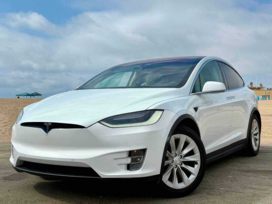 Tesla Model X 75D      2018