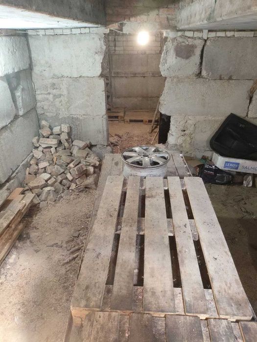 Продається гараж у м. Вишгород, ГК "Ветеран" з земельною ділянкою