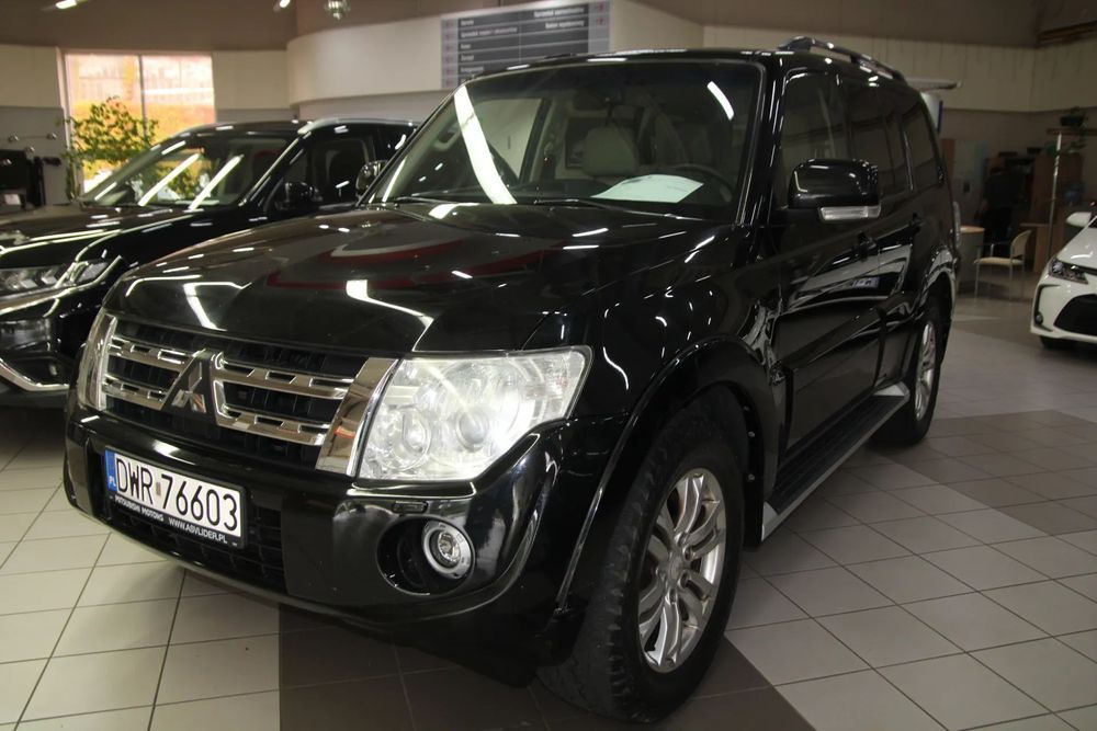 Mitsubishi Pajero Sal Polska 32 DID serwis ASO przebieg :142 tys km INSTYLE 7miejsc Hak