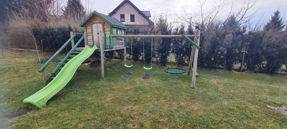 Domek drewniany dla dzieci, huśtawki