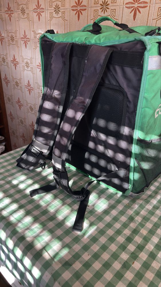 Mochila UBER EATS muito usada
