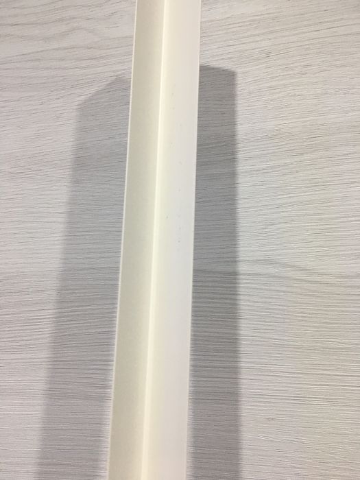 Kątowniki PVC 25mm na 25mm nowe Cezar