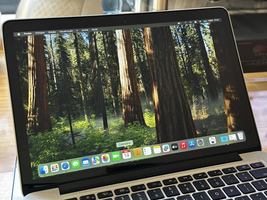 MacBook Pro - Core i5 SSD 250 GB, 8 GB RAM - OS X 15.664551041177474122