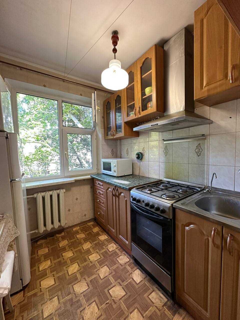 Продаж 2к квартири на Черемушках, середній поверх!