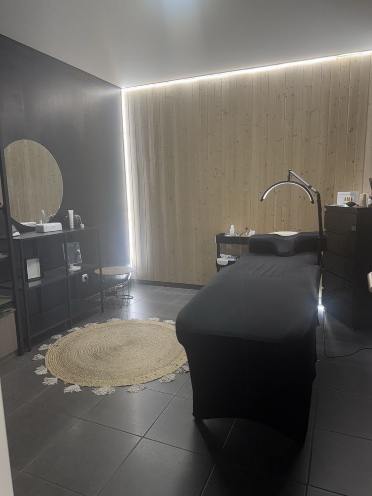 TRESPASSE - Centro de Estética em Arrifana (pronto a funcionar)