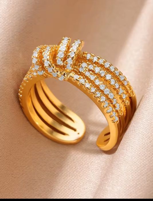 Anel senhora lindo! Qualidade Novo + caixa oferta. Sugestão Natal