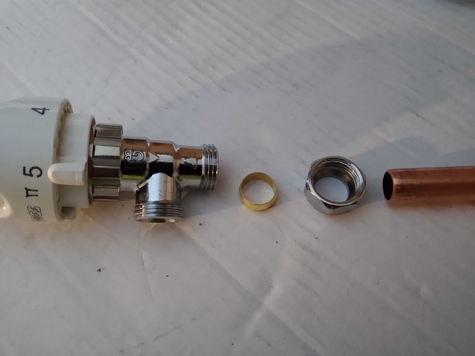 Zestaw Zawór Termostatyczny Kątowy + powrotny  do CO na rury 15MM