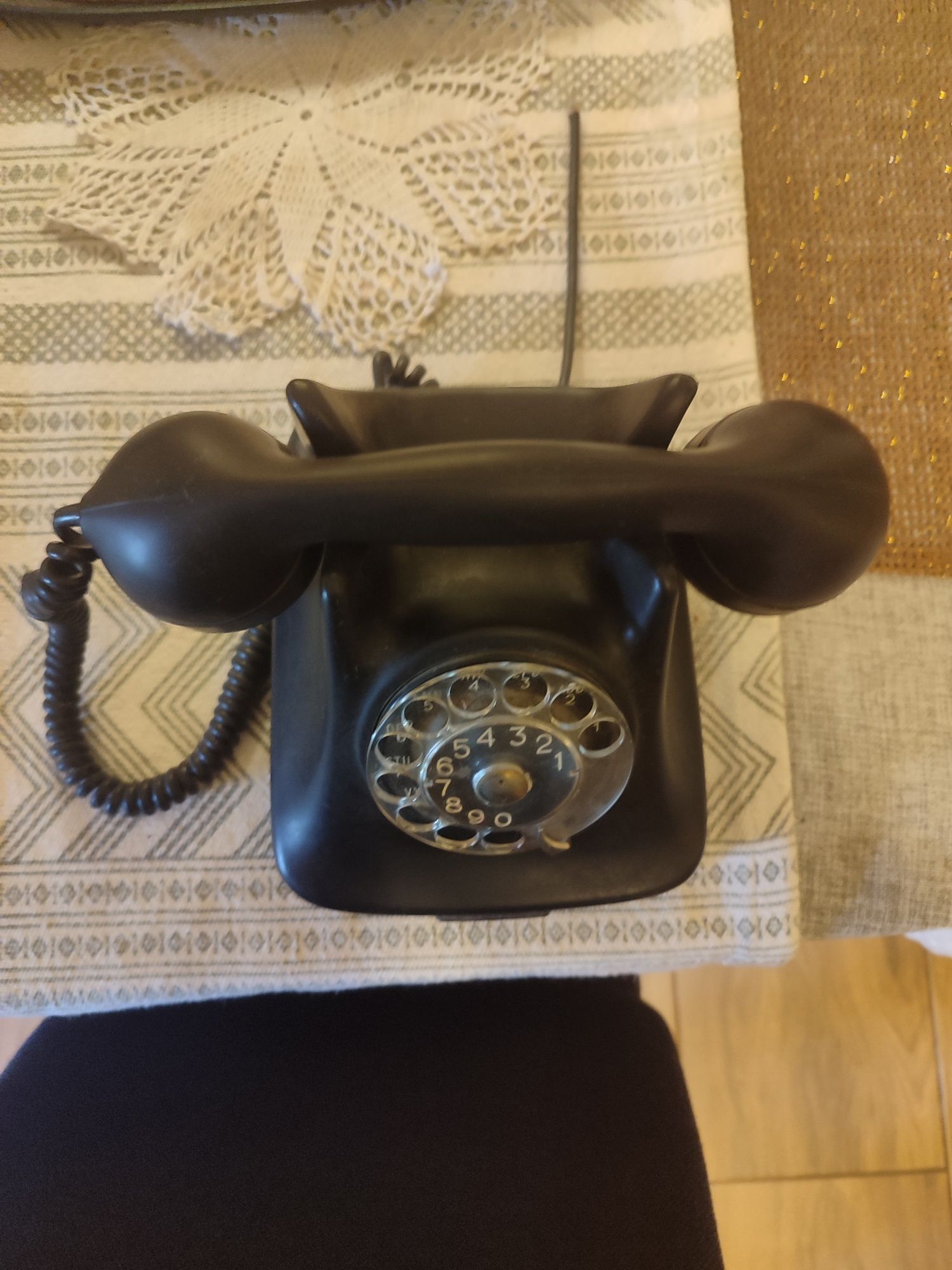 Stary telefon z lat 50