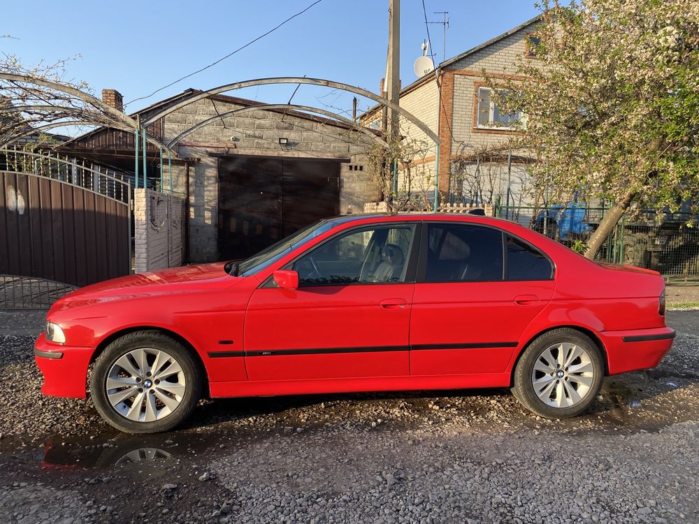 Продам BMW E39 523I