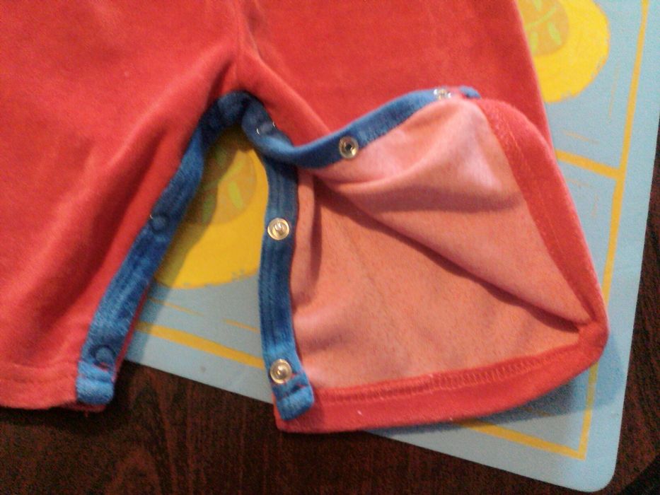 10. Komplet dwuczęściowy dziecięcy rozmiar 62