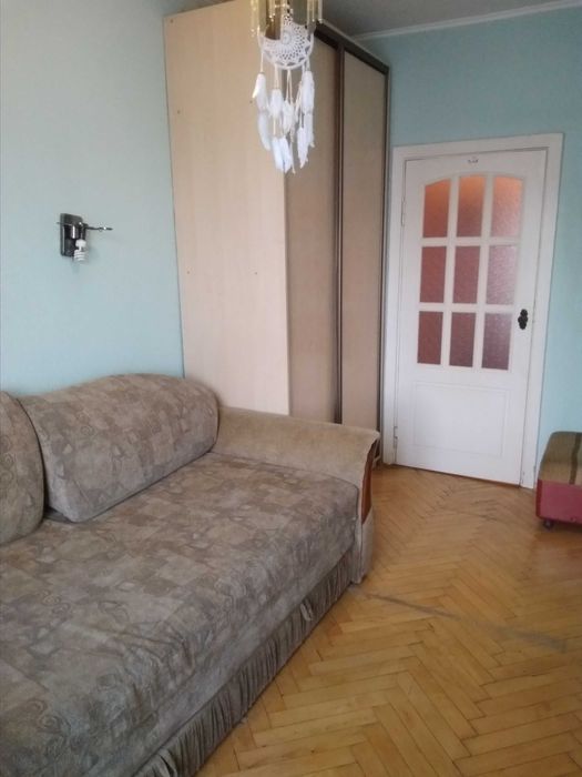 Пропоную  3-х. кімнатну квартиру в центрі, на  Галицькій  площі