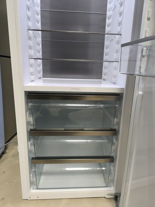Вбудовуваний холодильник Miele K 7747 C
