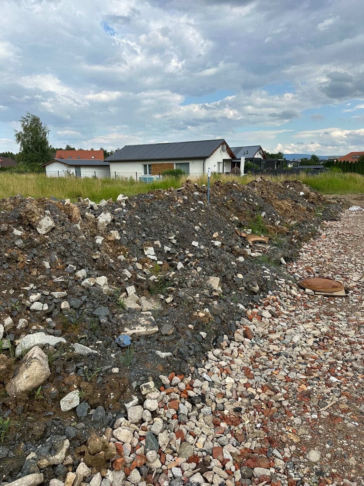 Ziemia z gruzem – do oddania ZA DARMO – Jeżów Sudecki