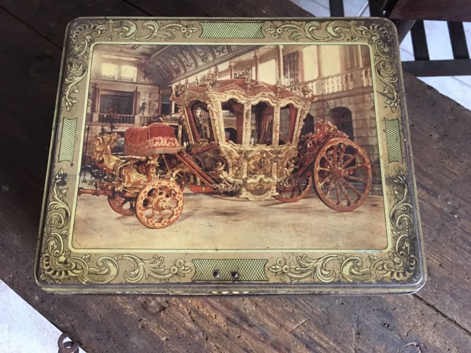 Lata antiga da fábrica Favorita