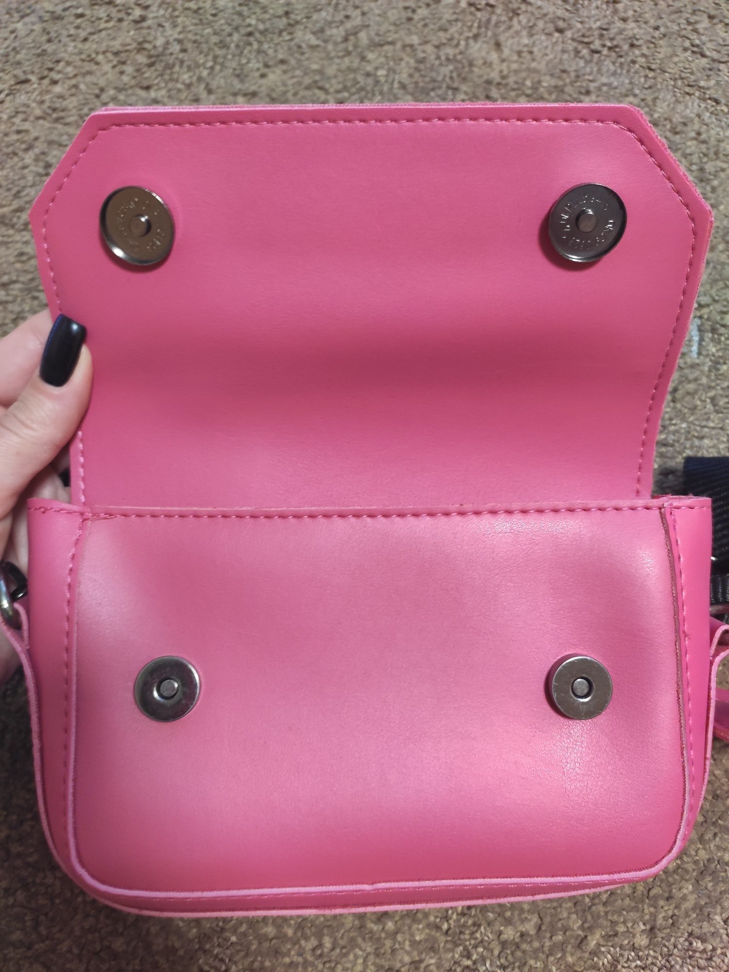 Розовая сумочка крос боди