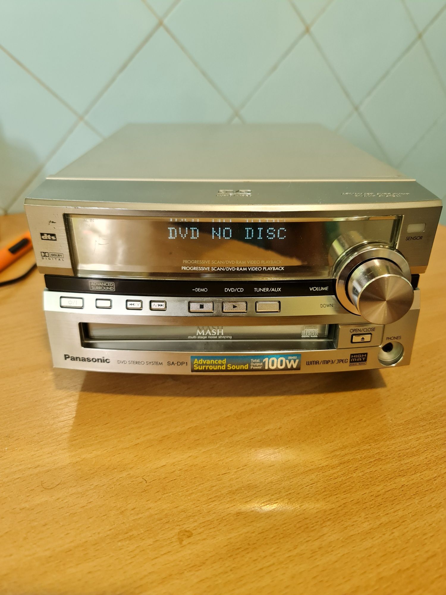 Аудио система Panasonic SA-DP1 

DVD STERED SYSTEM SA-DPI