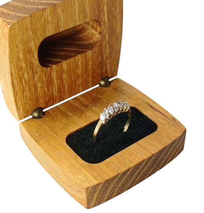 Złoty Pierścionek z cyrkonią 1,78G 12R