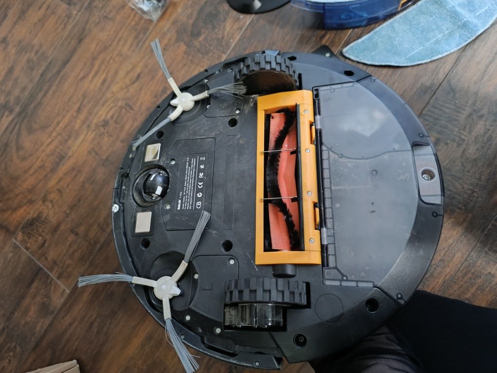 Robot sprzątający odkurzacz RoboJet X-One