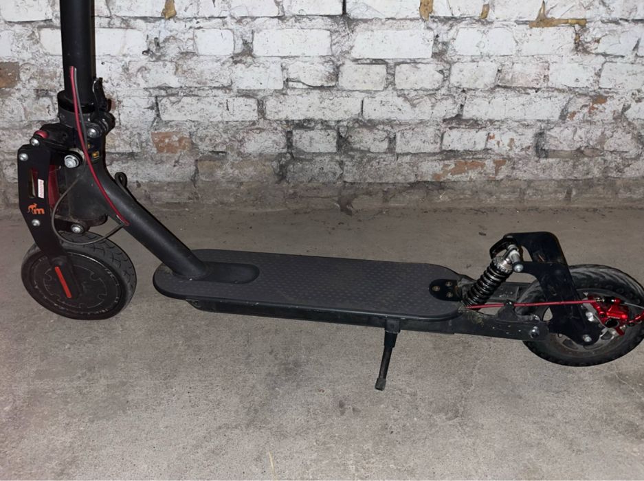 Hulajnoga Xiaomi M365 z amortyzatorem Monorim – do lekkiego serwisu