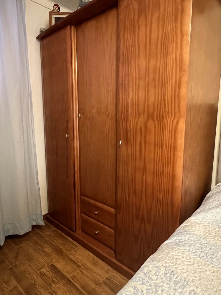 Vendo roupeiro 3 portas