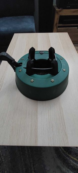 Stojak pod choinkę/solidny i mocny.