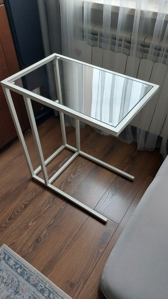 Stolik szklany Ikea Vittsjo 35x55x65 cm.