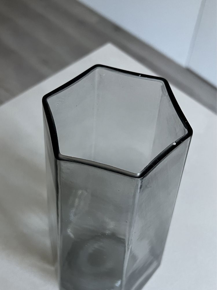 Скляна декоративна ваза