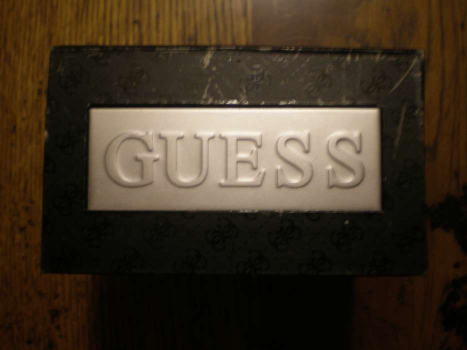 Relógio Guess com bracelete em pele castanha NOVO