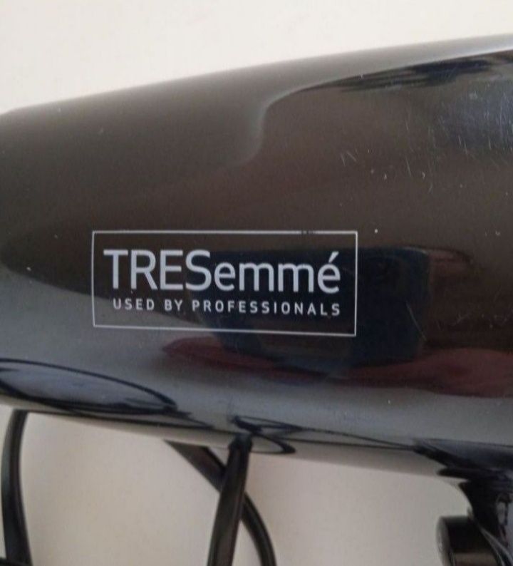 Профессиональный фен TRESEMME