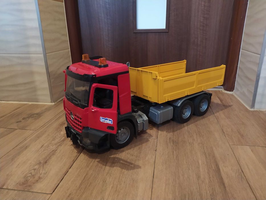 BRUDER auto Mercedes Benz Actros. Wywrotka ciężarówka