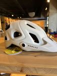 Capacete Oakley DRT5 Mips branco M