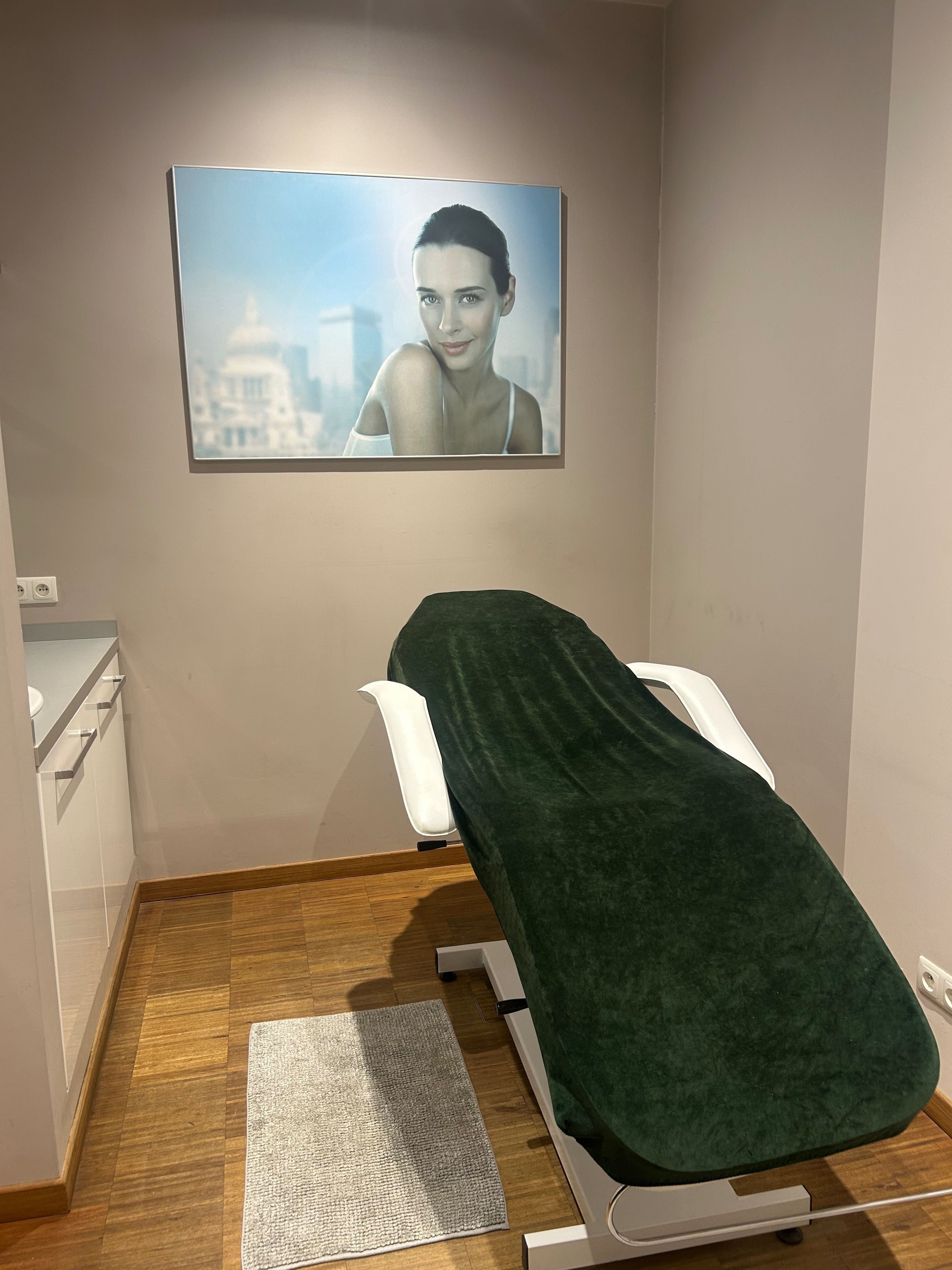 Salon fryzjersko -kosmetyczny 140 m2 Warszawa Al.Wilanowska 89