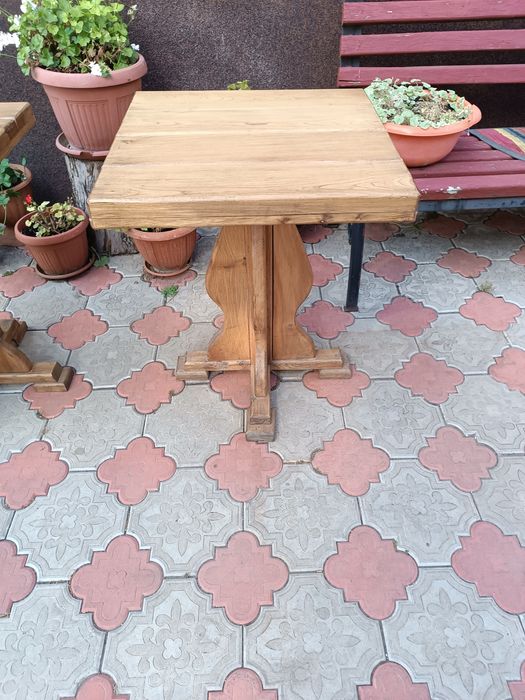 Столики дерев'яні