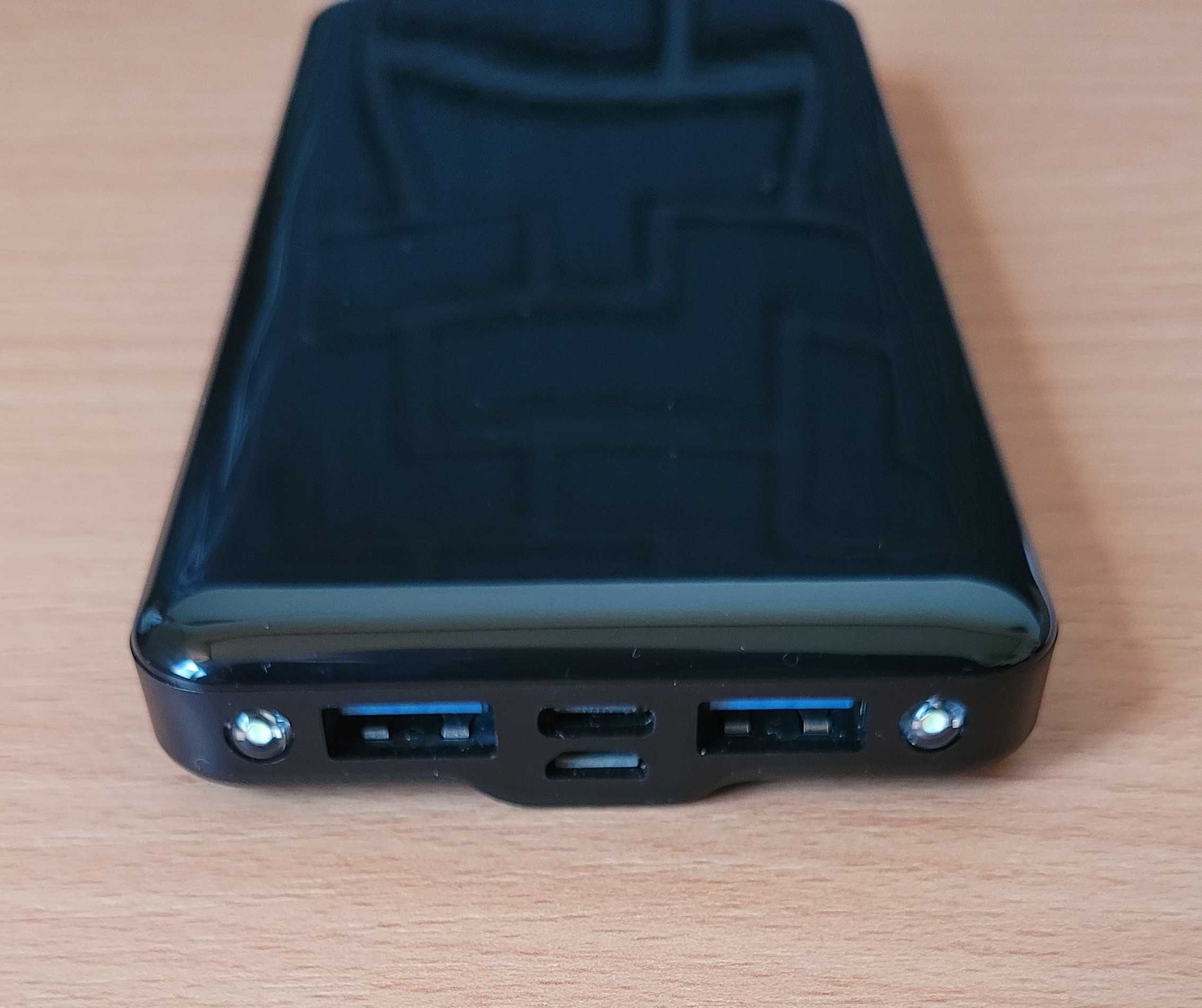 Power bank o pojemności 12000 mAh. szybko ładujący 22,5W