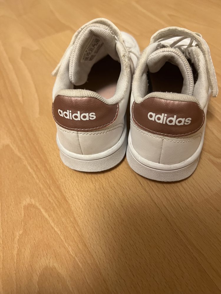 Кросівки adidas