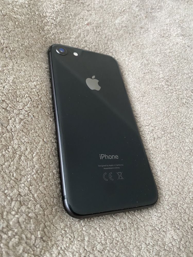 Продам IPhone 8 64gb