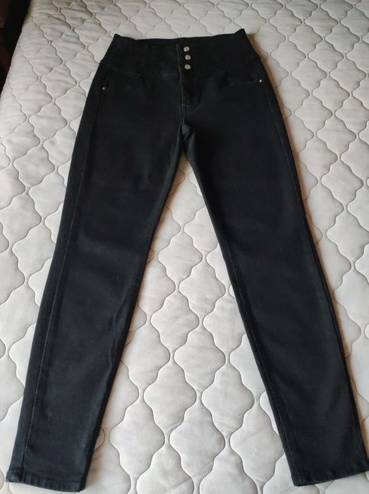 Продам жіночі джинси  в доброму стані